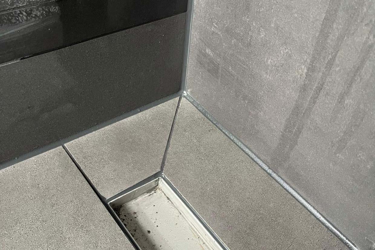 Badkamer kitten. Scherpe prijs vakwerk met garantie Kitwerken.nl